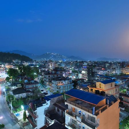 Hotel Aabas Pokhara By Barahi Hospitality Extérieur photo