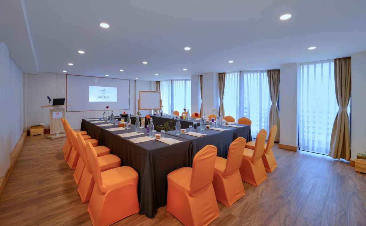 Hotel Aabas Pokhara By Barahi Hospitality Extérieur photo
