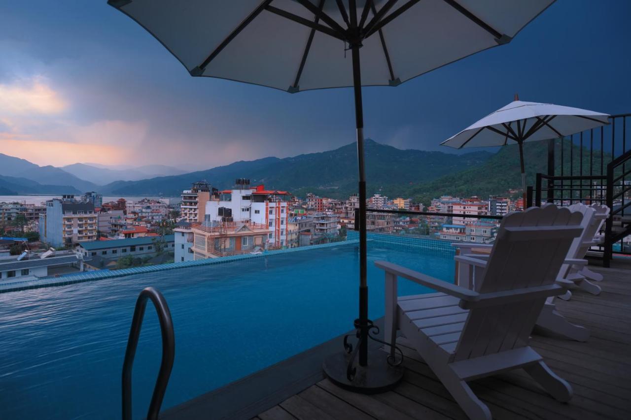 Hotel Aabas Pokhara By Barahi Hospitality Extérieur photo