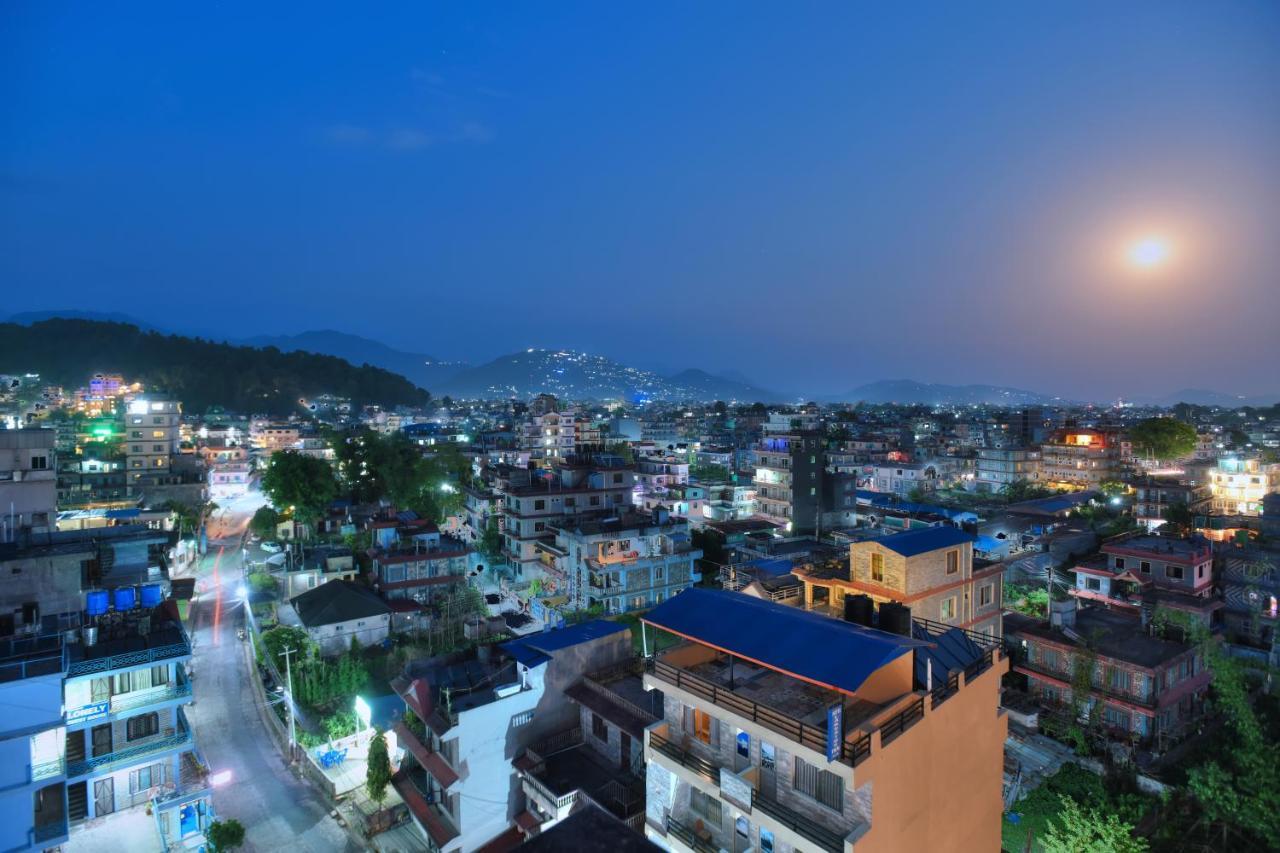 Hotel Aabas Pokhara By Barahi Hospitality Extérieur photo