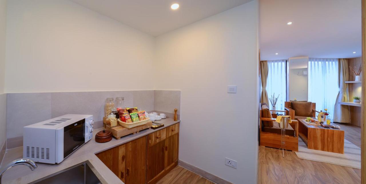 Hotel Aabas Pokhara By Barahi Hospitality Extérieur photo